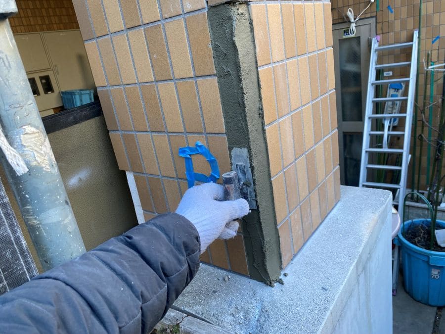 東京都大田区の外壁タイル補修工事.下地