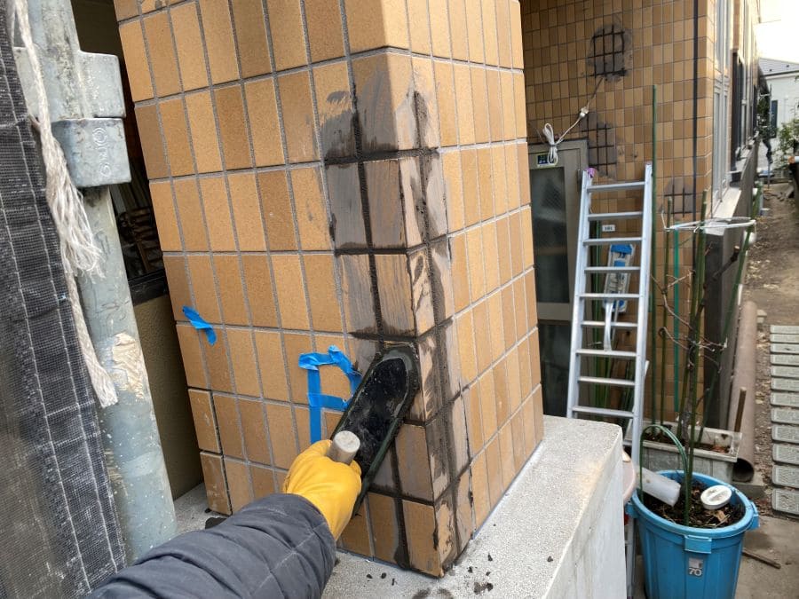 東京都大田区の外壁タイル補修工事.目地詰め